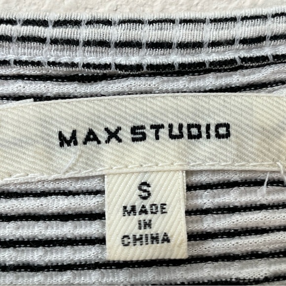 ✨🌹Flattering Stretch🌹✨ - Picture 2 of 3